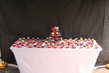 News_BigLunch1 Cupcake display