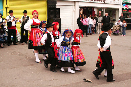 News_BigLunch4 Portuguese dancers at the Big Lunch